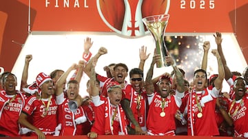 Richard Ríos se corona en la Supercopa y festeja su primer título con Benfica
