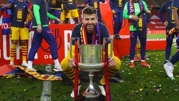 17/04/21 Final de Copa del Rey 2021 en el estadio de La Cartuja entre Athletic Club de Bilbao y FC Barcelona
Foto RFEF
SÓLO USO EDITORIAL/PROHIBIDA SU VENTA/SÓLO DISPONIBLE PARA ILUSTRAR LA NOTICIA QUE ACOMPAÑA. CRÉDITO OBLIGATORIO.
FOTO RFEF alegria celebracion PIQUE TROFEO