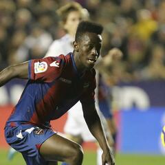 Boateng, operado de menisco, entre 4 y 6 semanas de baja