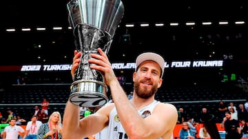 Sergio Rodríguez regresó en julio de 2022 a la órbita del Real Madrid. En su segunda etapa consiguió una Euroliga más (2023), una liga ACB (2024) y dos Supercopas de España (2022 y 2023). En total, con el equipo madrileño ha conseguido 17 títulos. 
 
