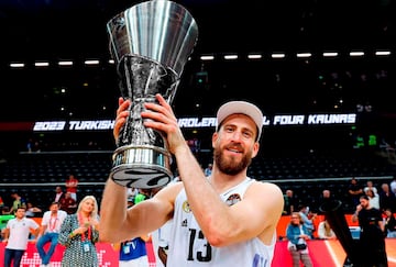 Sergio Rodríguez regresó en julio de 2022 a la órbita del Real Madrid. En su segunda etapa consiguió una Euroliga más (2023), una liga ACB (2024) y dos Supercopas de España (2022 y 2023). En total, con el equipo madrileño ha conseguido 17 títulos. 
 
