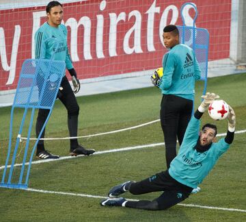 Casi 5.000 aficionados en el entrenamiento a puerta abierta