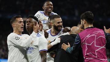Soccer Football - Champions League - Quarter Final - Second Leg - Real Madrid v Chelsea - Santiago Bernabeu, Madrid, Spain - April 12, 2022 Real Madrid's Karim Benzema celebrates scoring their second goal with teammates REUTERS/Juan Medina
