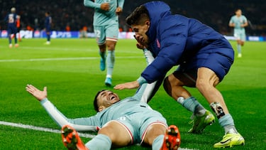 Soccer Football - Champions League - Paris St Germain v Atletico Madrid - Parc des Princes, Paris, France - November 6, 2024 Atletico Madrid's Angel Correa celebrates scoring their second goal REUTERS/Christian Hartmann