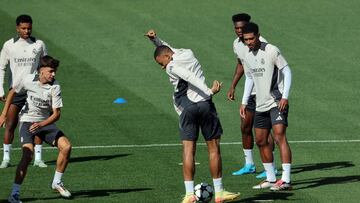 La cátedra de goleo de Mbappé a Vinicius en el entrenamiento del Real Madrid