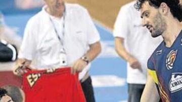 <b>DE NUEVO EN LA 'FAMILIA'. </b>Jorge Garbajosa se unió al trabajo de la Selección tras su viaje a Toronto y sus compañeros le recibieron con los brazos abiertos.