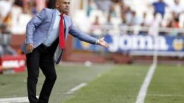Paco Jémez, entrenador del Rayo Vallecano, durante el partido de esta tarde en Mestalla.