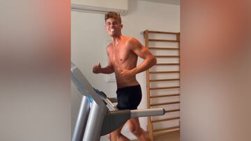 Marcos Llorente no para ni de vacaciones en Mykonos