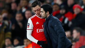 Arteta explica por qué dejó a Özil fuera de Europa: "No es el único"