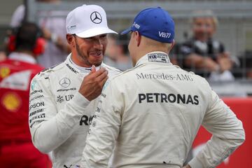 Lewis Hamilton y Valtteri Bottas hablan tras la calificación.