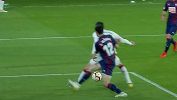 Hay que verlo a c芍mara lenta para apreciar la dificultad: el golazo de tac車n de Gallego