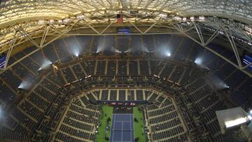 La pista Arthur Ashe, con el techo retr&aacute;ctil. 