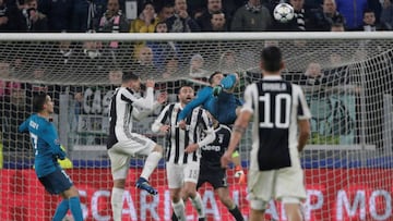Soccer Football - Champions League Quarter Final First Leg - Juventus vs Real Madrid - Allianz Stadium, Turin, Italy - April 3, 2018 Real Madrid's Cristiano Ronaldo scores their second goal REUTERS/Max Rossi