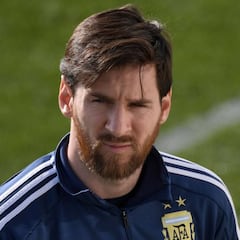 Messi entrenó con normalidad y podría jugar ante España