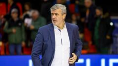 Óscar Quintana, entrenador del Carplus Fuenlabrada, durante el partido contra el Lenovo Tenerife.