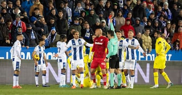 El momento en el que Óscar Rodríguez acabó expulsado frente al Villarreal. 