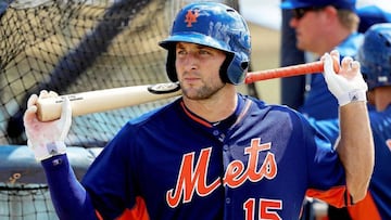 Tim Tebow se lesiona en el Spring Training con un aspersor