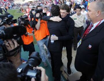 Cariñoso saludo entre Simeone y Tito Vilanova.