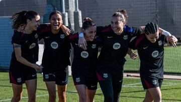 Jana Fernández, Vicky López, Ona Batlle, Cata Coll y Claudia Pina, en un entrenamiento del Barcelona.