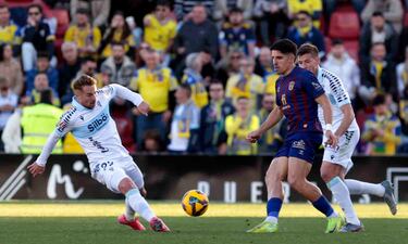 El malagueño sigue liderando al Cádiz y volvió a ser fundamental para que su equipo lograra la victoria. Primero, con un gol en el que la fe le pudo para aprovecharse de un error y terminar marcando un gran tanto. Segundo, por una nueva asistencia, a Alcaraz, en una falta que, si no llega a cabecear el 4 amarillo, habría significado su segundo gol.