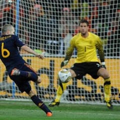 Casillas le regaló el balón de la final del Mundial a Alejandro Sanz