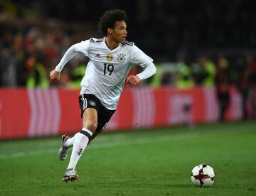 Sané, de madre Alemana, es seleccionado por Alemania y aparecerá en Rusia 2018, sin embargo, el atacante del Manchester City, tambien pudo jugar para otras dos naciones, pues su padre tiene la dobñe nacionalidad franco-senegalesa, lo que le hubiera permitido jugar para Francia y Senegal, respectivamente.