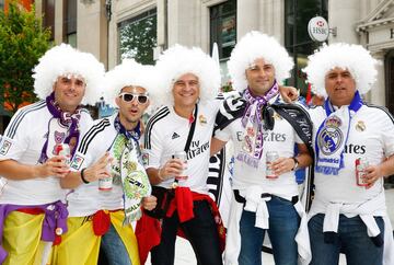 Ambiente de fiesta en las calles de Cardiff