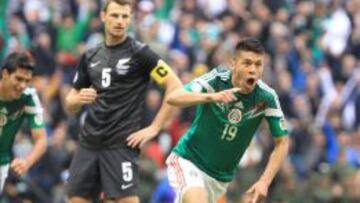 Peralta celebra uno de los goles de M&eacute;xico.