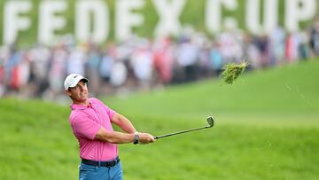 El golfista norirlandés Rory McIlroy golpea la bola durante la última jornada del RBC Canadian Open en el St. George's Golf and Country Club de Etobicoke, Ontario.