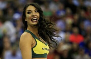 La cheerleader de Oregon Ducks.