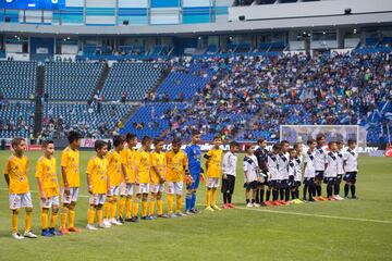 Los niños protagonizaron los protocolos de la jornada 16