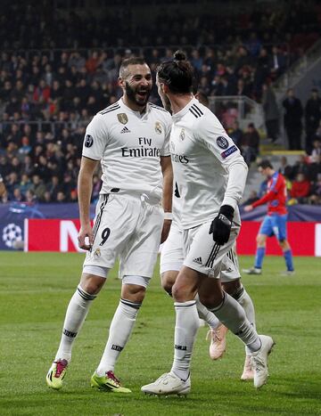 0-3. Benzema celebró el tercer gol con Gareth Bale.