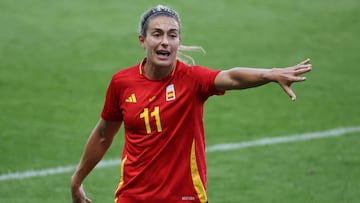 Spain's midfielder #11 Alexia Putellas gestures in the women's group C football match between Spain and Nigeria during the Paris 2024 Olympic Games at the La Beaujoire Stadium in Nantes on July 28, 2024. (Photo by ROMAIN PERROCHEAU / AFP)