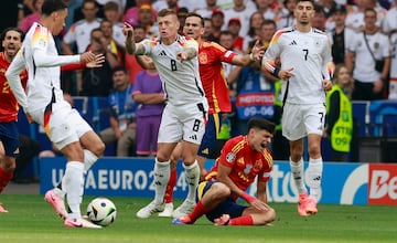 Entrada a destiempo de Toni Kroos sobre el centrocampista español.