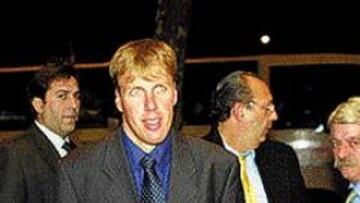 <b>LA CENA.</b> Muehlegg sale de la cena. A la derecha, Juan Algar.