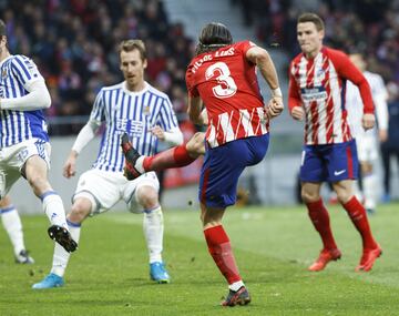 Filipe Luis marca el 1-1.