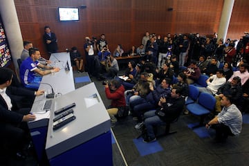 Universidad de Chile presentó a Mauricio Pinilla como nuevo refuerzo para el torneo de transición 2017. El delantero vuelve al club donde se formó y del cual es hincha.