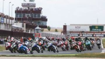 Salida de la carrera de Moto3.