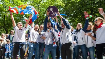 La Real celebró la Copa de la Reina por las calles de San Sebastián