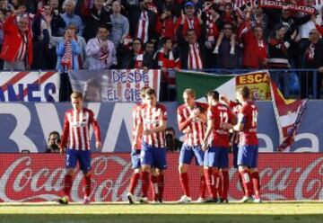 Los jugadores celebran el 2-0 de Fernando Torres. 