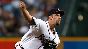 Smoltz cuenta con un Cy Young en sus vitrinas. Es el único en su posición con 200 triunfos y 100 rescates.