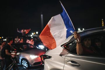 Los aficionados franceses celebraron la clasificación de su selección para la final del Mundial.