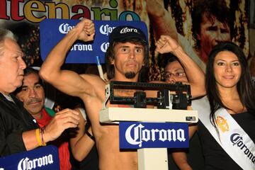 El boxeador venezolano llevaba una trayectoria inmaculada. Había conquistado los títulos mundiales de peso superpluma de la Asociación Mundial de Boxeo y peso ligero del Consejo Mundial de Boxeo, y ostentaba un récord de 27-0, todas por KO. En marzo de 2010, Valero acompañó a su mujer al hospital, ya que ella tenía varias heridas. Los médicos sospecharon que no fueron producidas por una caída, como ambos alegaron. Un mes más tarde, el 17 de abril de 2010, Valero acabó con la vida de su esposa en un hotel de Valencia (Venezuela). Fue el propio boxeador quien, a altas horas de la madrugada, avisó en recepción de lo sucedido y confesó que había asesinado a su mujer con un arma blanca, cortándole un brazo y sacándole los ojos. Un día después, Valero apareció ahorcado en su celda del calabozo donde aguardaba. 