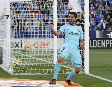 Luis Suárez celebra el 0-2.