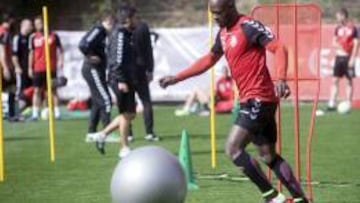 Achille Eman&aacute;, durante un entrenamiento.