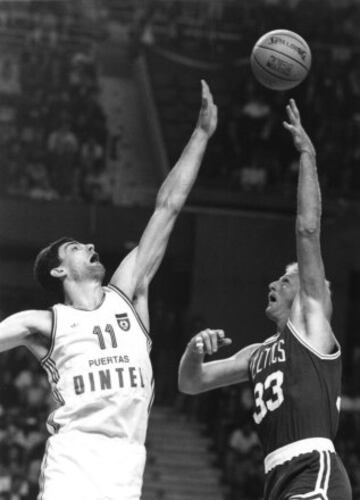Larry Bird está en el Naismith Memorial Basketball Hall of Fame. 
 