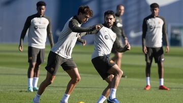 João Félix y Gündogan en el entrenamiento de ayer en la Ciutat Esportiva.