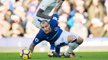 Sandro, en un partido con el Everton.