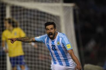 Argentina's Ezequiel Lavezzi celebrates after scoring against Brazil during their Russia 2018 FIFA World Cup South American Qualifiers football match, in Buenos Aires, on November 13, 2015. AFP PHOTO / EITAN ABRAMOVICH