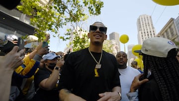 Juan Toscano en el desfile de campeones de los Warriors